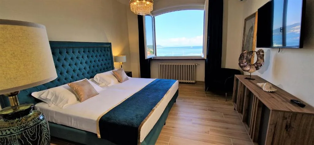 Camera Queen con Vista Mare — VillaMara Luxury rooms