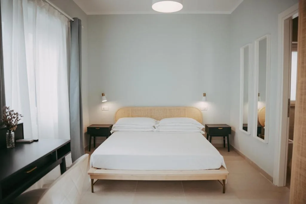 Queen Room with Pool View — Olivia La Casa sul fiume