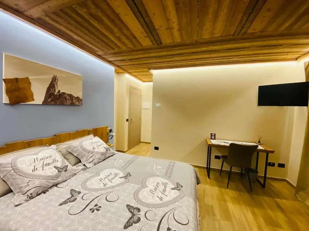 Queen Deluxe Room — Bed and Breakfast Soffio di Vento