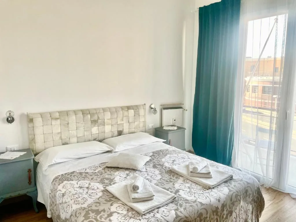 Queen Deluxe Room — Cavour16 rent bedrooms