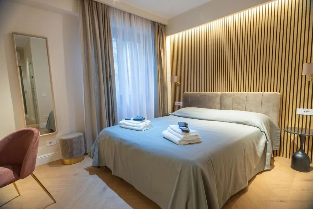Queen Deluxe Room — Flat Urban Suites