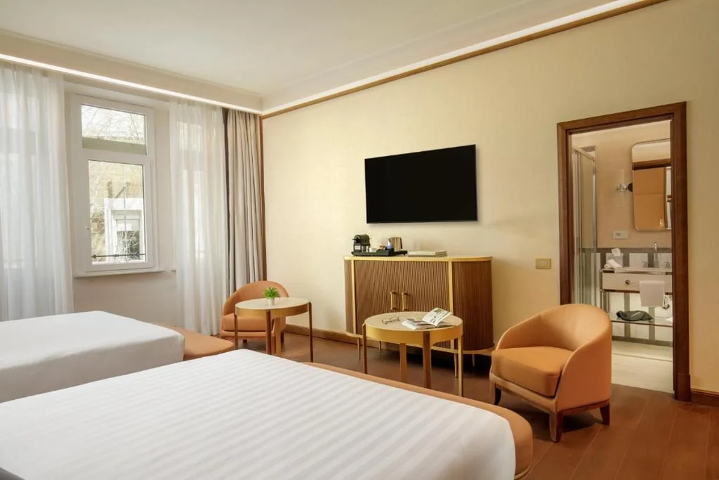 Queen Deluxe Room — Hotel Imperiale by OMNIA hotels