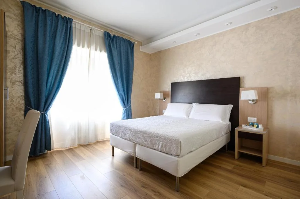 Camera Queen Deluxe — La Meraviglia- San Pietro – Vatican Area