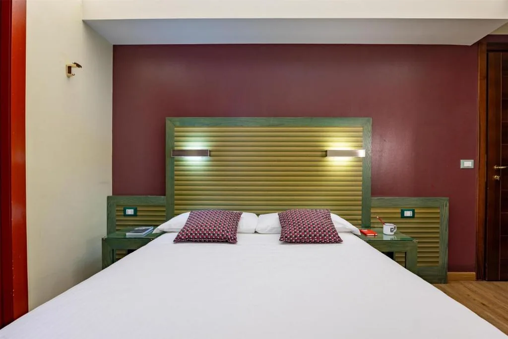 Queen Deluxe Room - Non-Smoking — La Villa – Sure Hotel Collection by Best Western
