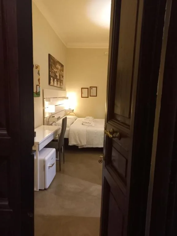 Camera Queen Deluxe — Stefano House Vaticano Roma