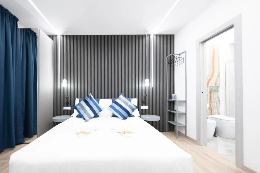 Camera Queen Deluxe — Teulada Luxury Rooms