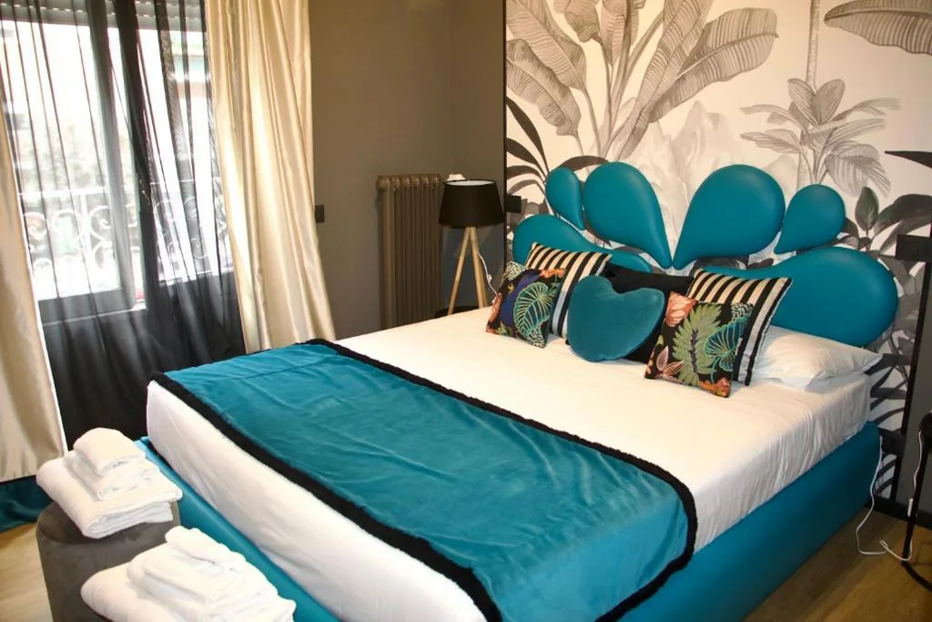 Camera Queen Deluxe — XCross Suites Roma