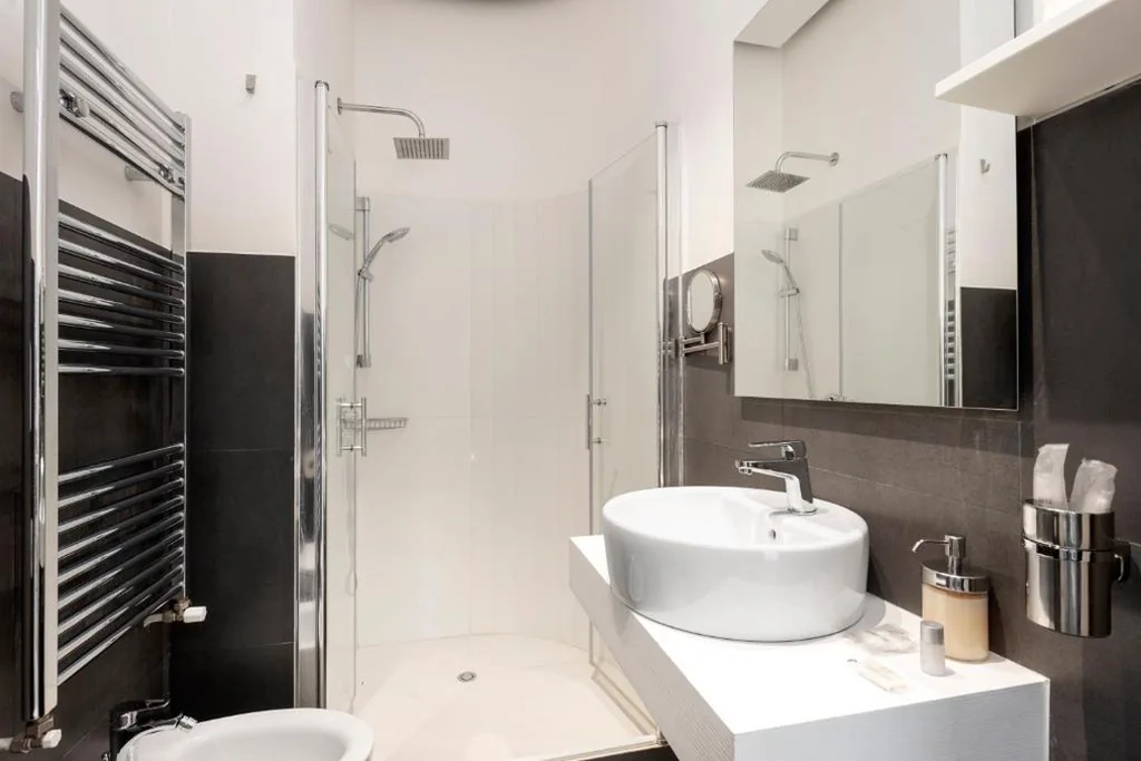 Queen Room — Maison Piazza Cavour