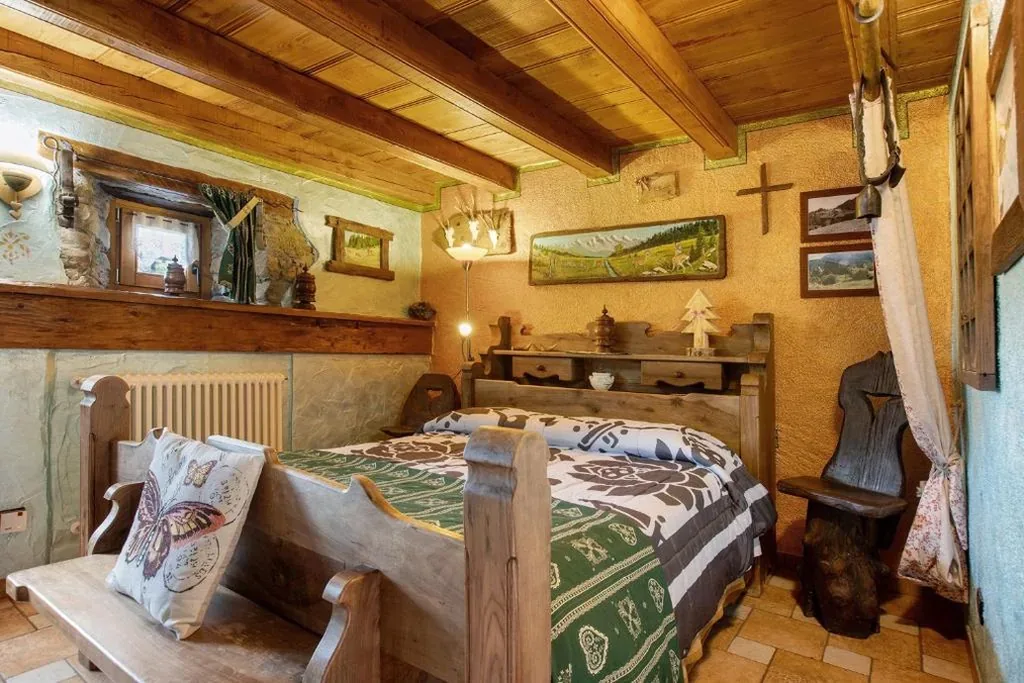 Standard Queen Room — Affittacamere Saint-Salod