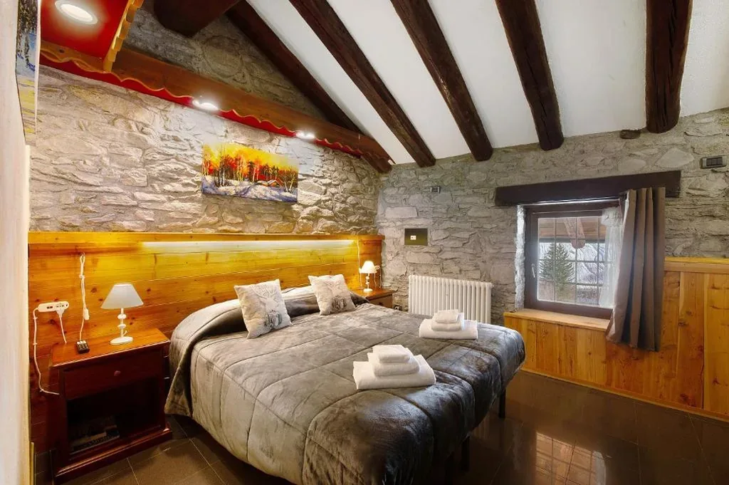 Standard Queen Room — Arthemisia – Rhêmes-Notre-Dame