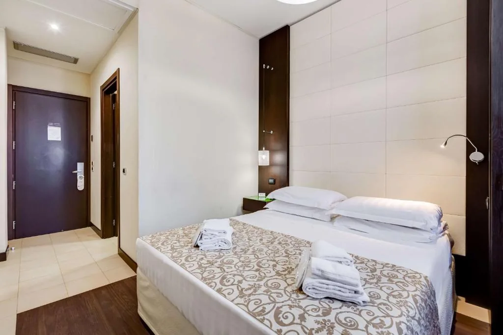 Standard Queen Room — Best Western Cinemusic Hotel