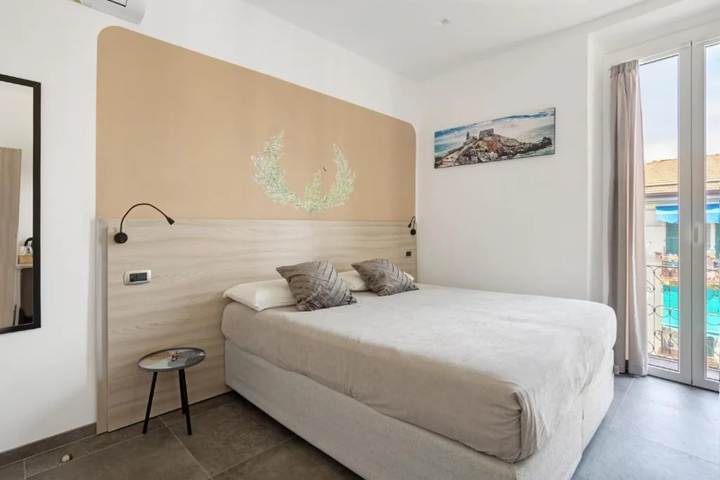Standard Queen Room — Domi Home