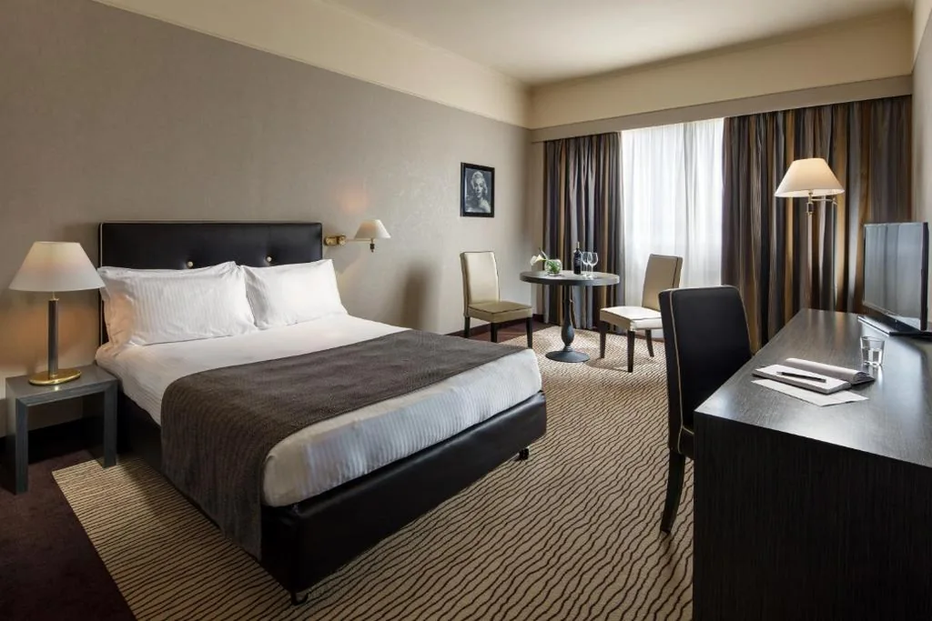 Queen Standard Room — Holiday Inn Rome – Eur Parco Dei Medici by IHG