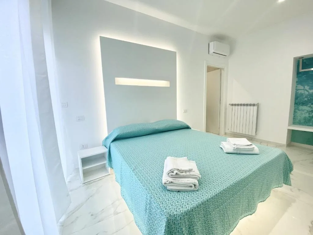 Standard Queen Room — IL VIAGGIATORE RELAIS SUL MARE