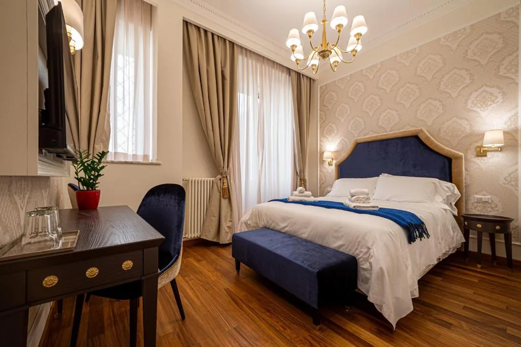 Camera Queen Standard — L’Angolo Sereno Guesthouse Rome Termini
