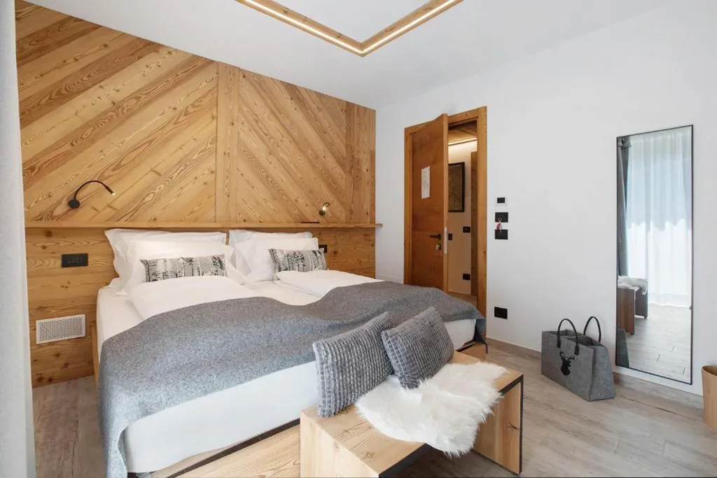 Standard Queen Room — La Douce Pomme