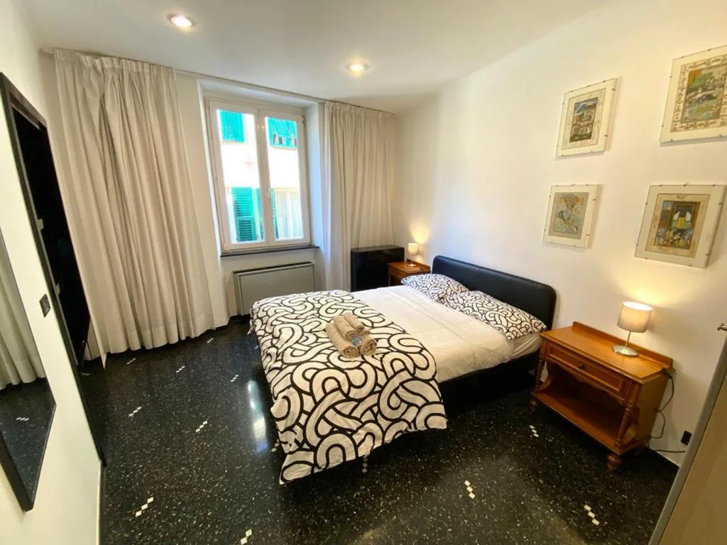 Queen Standard Room — Martel Rooms – Genova Centro Brignole