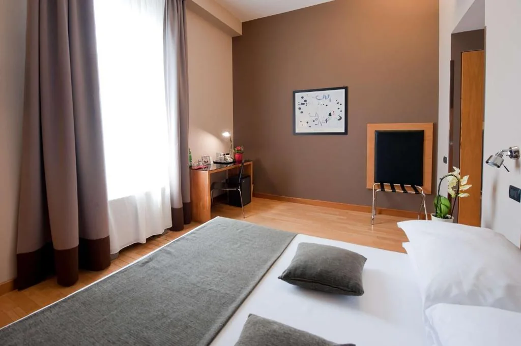 Queen Standard Room - Non-Smoking — Best Western Ars Hotel
