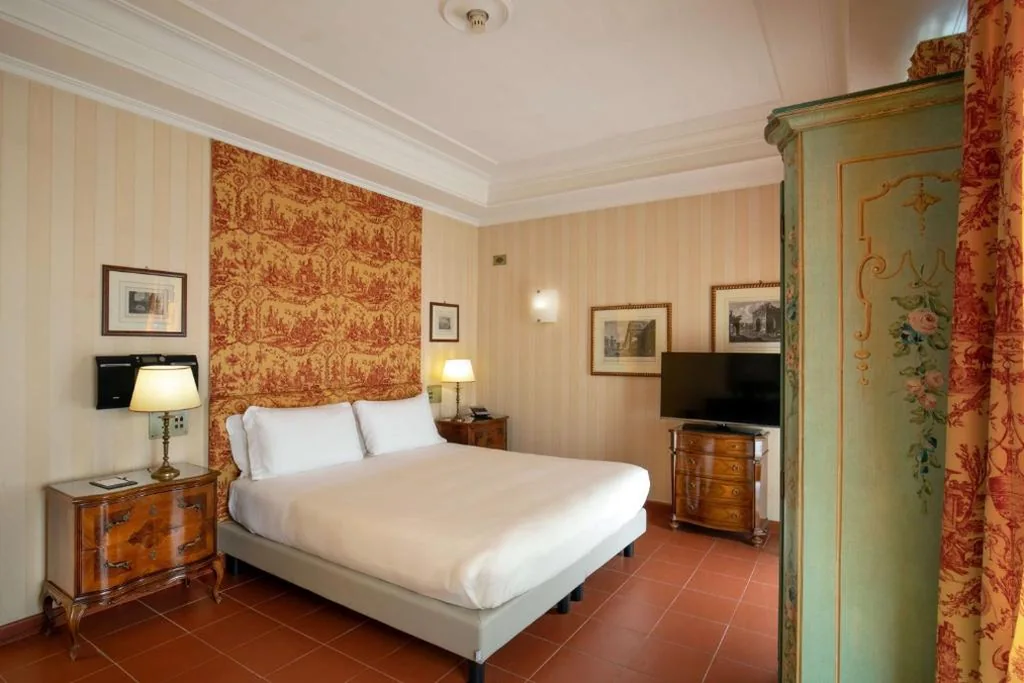 Queen Standard Room - Non-Smoking — Hotel Canada, BW Premier Collection