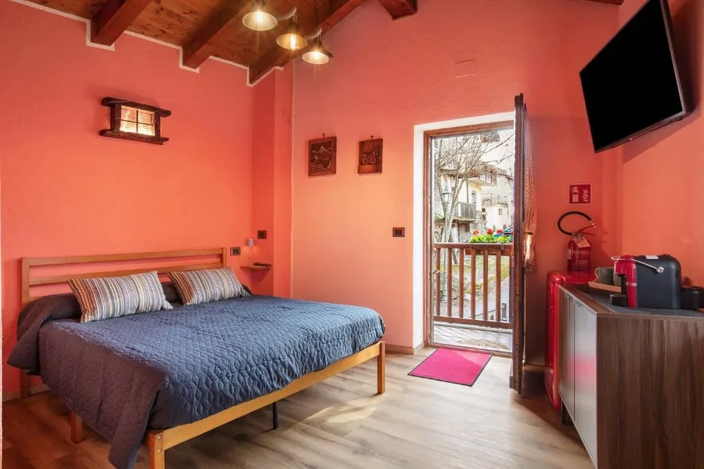 Standard Queen Room — Petite Maison Tillier