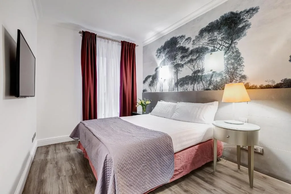 Queen Standard Room — Residenza A -Via Veneto Fashion Rooms -self check-in