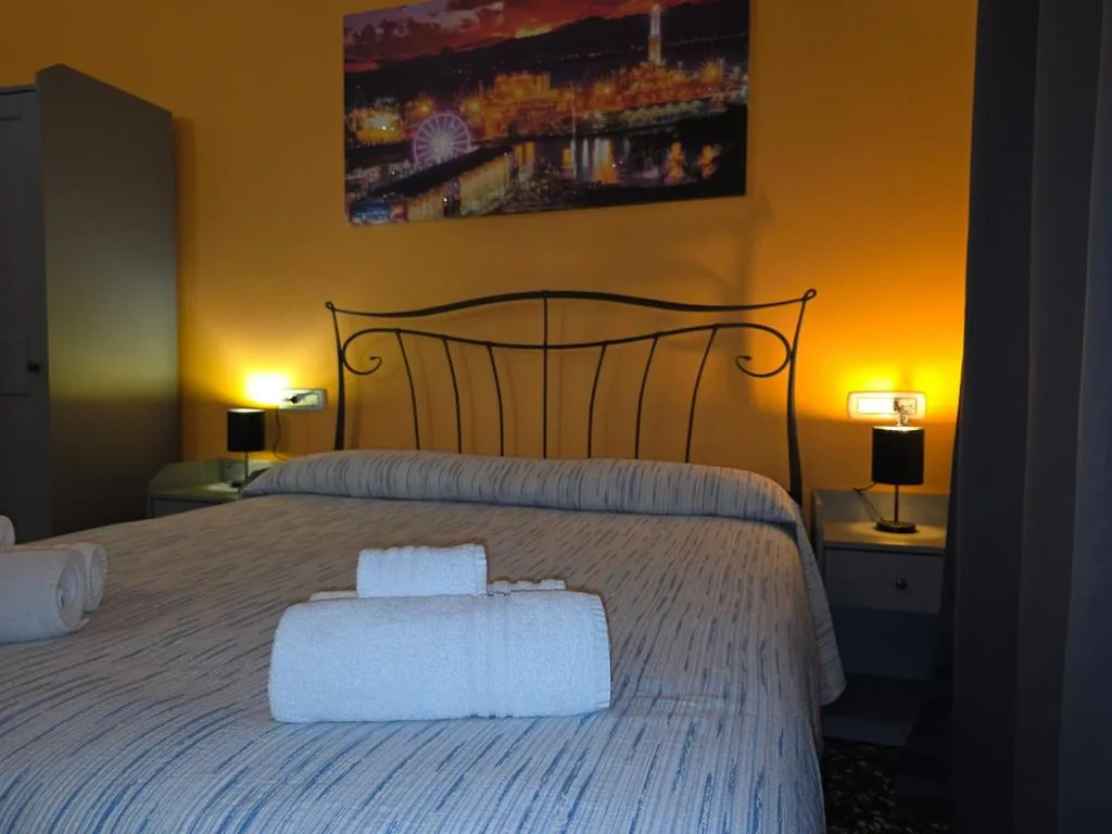 Camera Queen Superior — Affittacamere A Filippo’s Room by the Sea – Gaslini