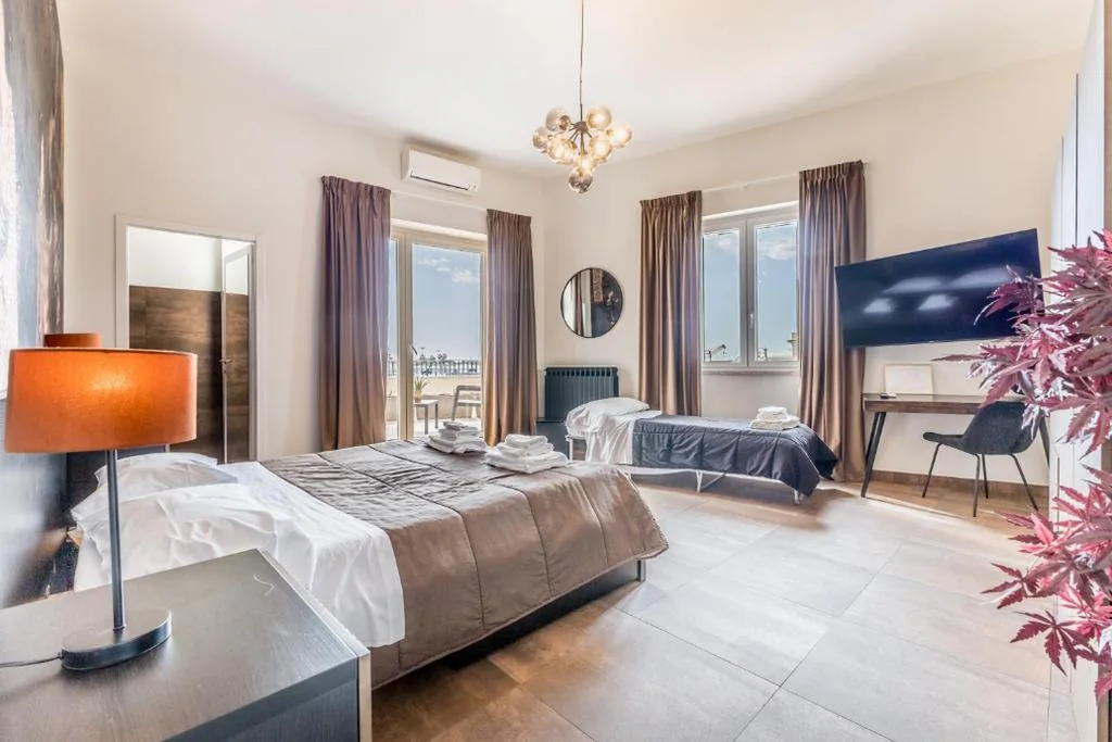 Queen Superior Room — ASIAN LOVE historic center Fiumicino thatsloveit