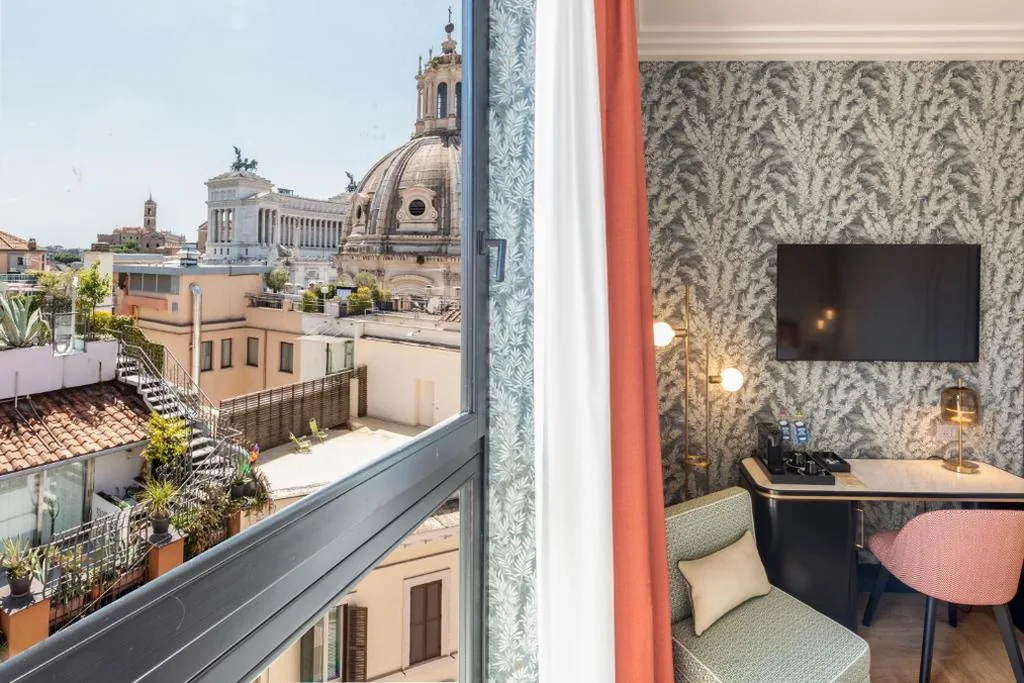 Queen Superior Room with View — H10 Palazzo Galla