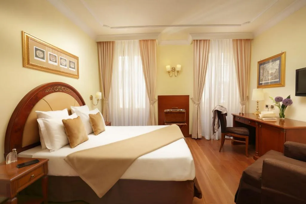 Queen Superior Room — Hotel Homs