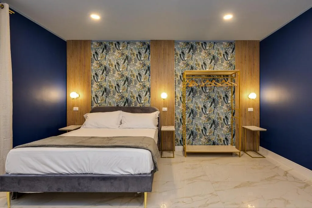 Camera Queen Superior — NAIF Suites