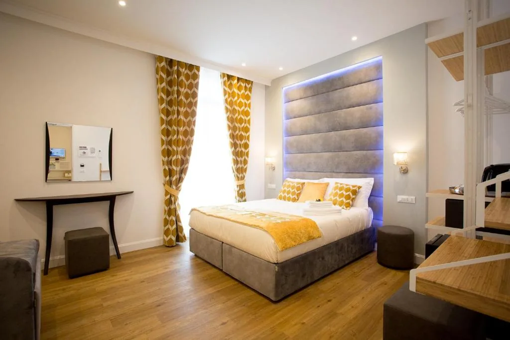 Camera Queen Superior - Via Napoli 45 — Atmosfere Guest House – Cinque Terre e La Spezia