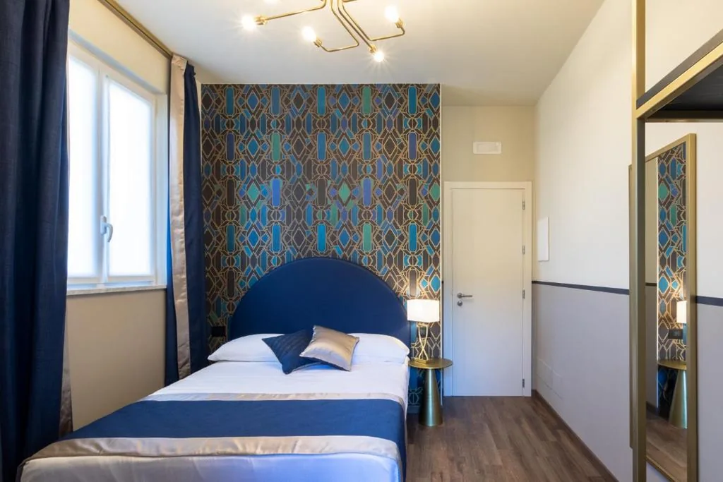 Camera Queen — The Time -Home & Hotel-