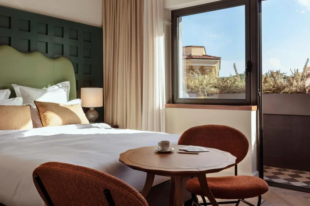 Camera Roomy con Balcone — The Hoxton, Rome