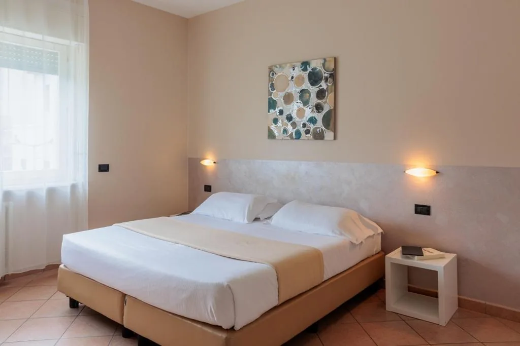 Large Single Room — Al Centro