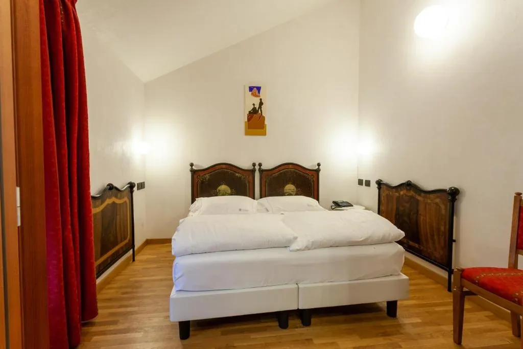 Large Single Room — Hotel Berthod