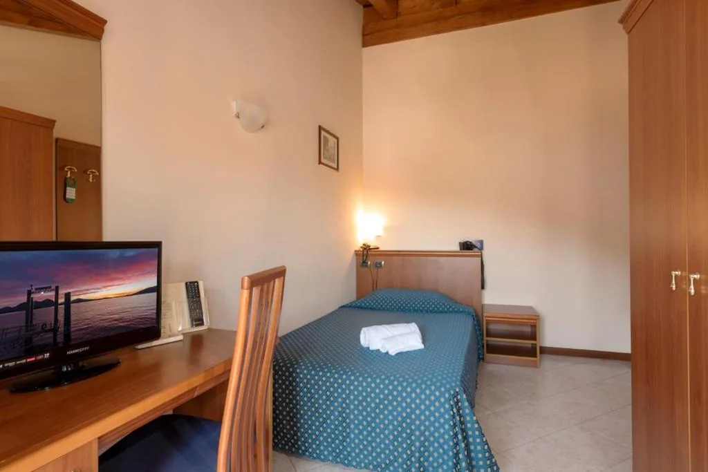 Camera Singola Ampia — Hotel Boston
