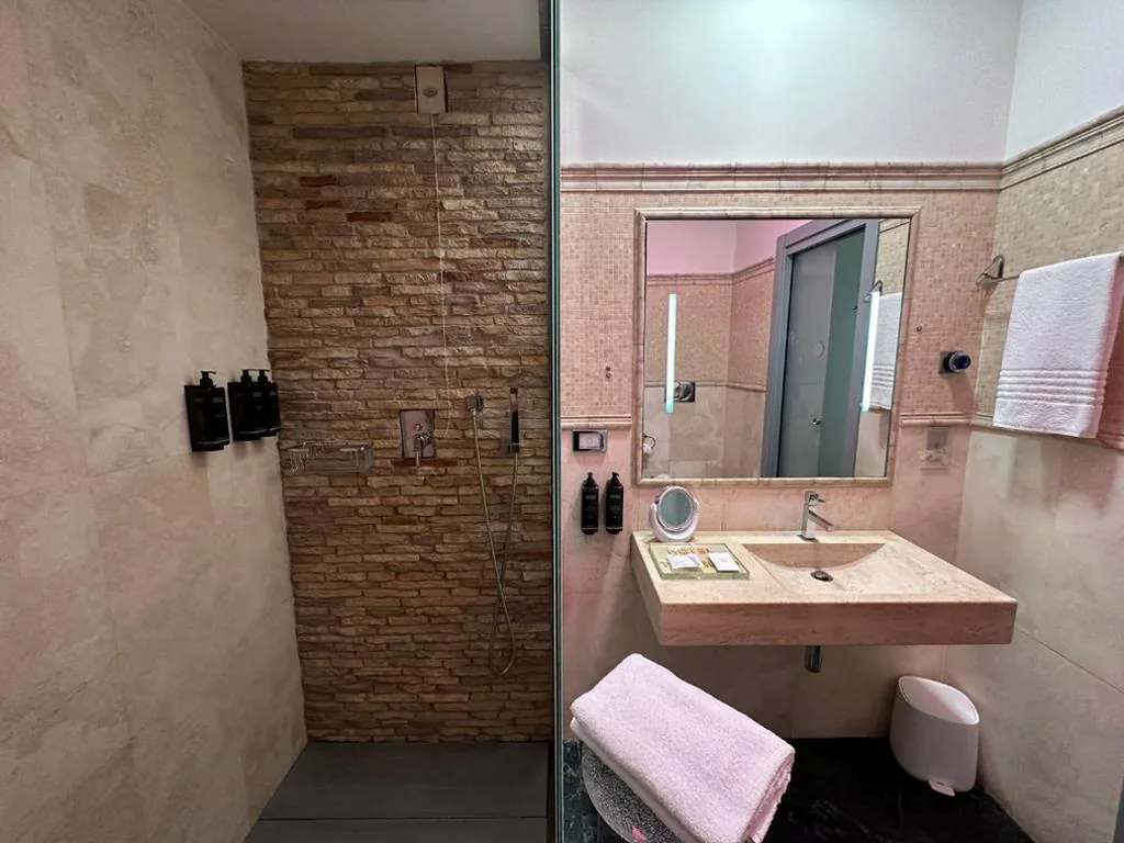 Large Single Room — Hotel Trecento