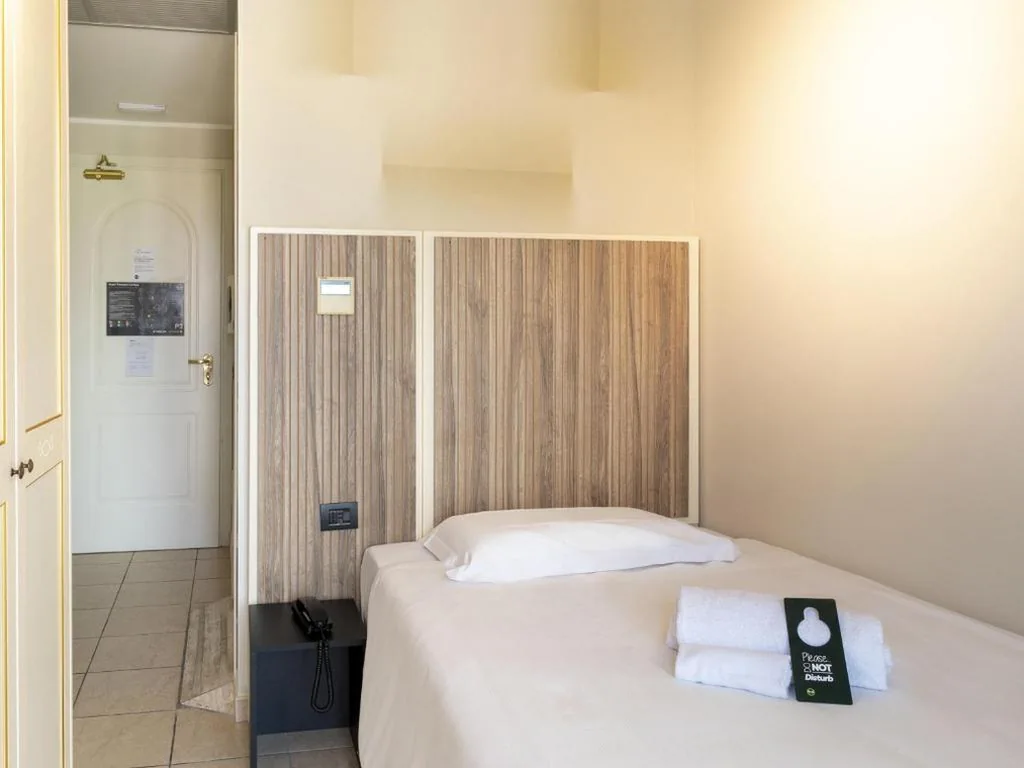 Camera Singola — B&B HOTEL Pomezia Cortese