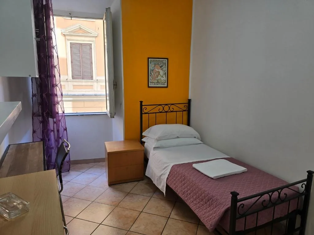Camera Singola Budget — fruitroom rome