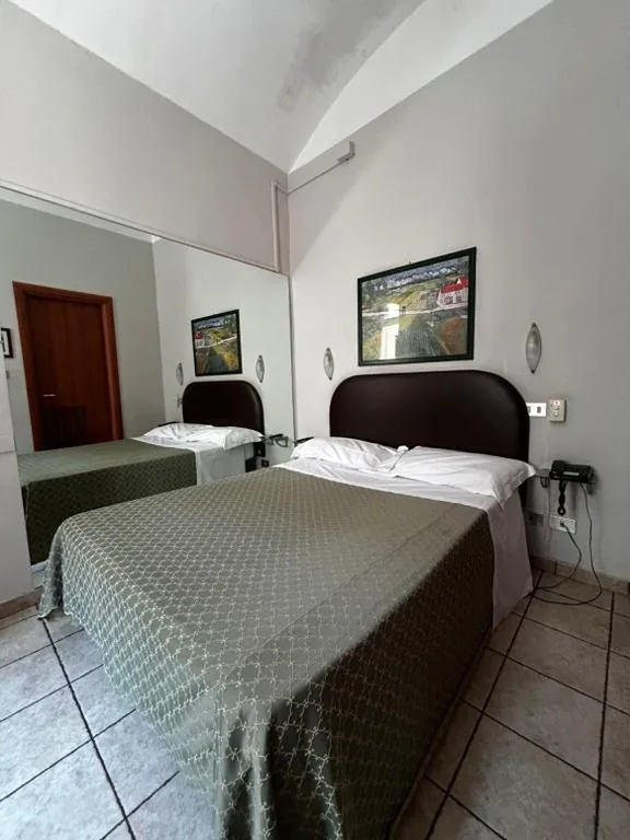 Budget Single Room — Hotel Ferrucci