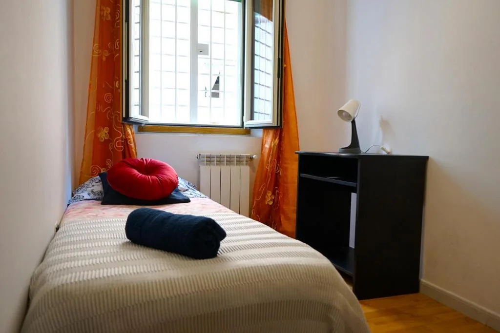 Budget Single Room — Mikasa Balduina Roma