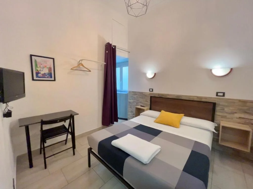 Budget Single Room — Overseas Guesthouse