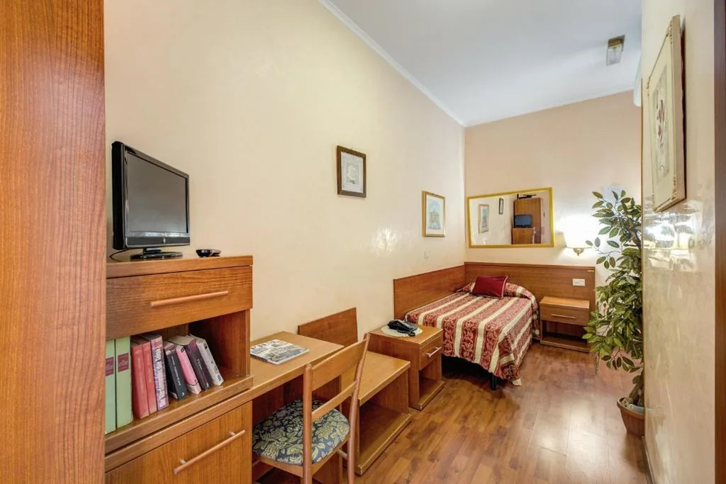 Single Room — Buonarroti Home