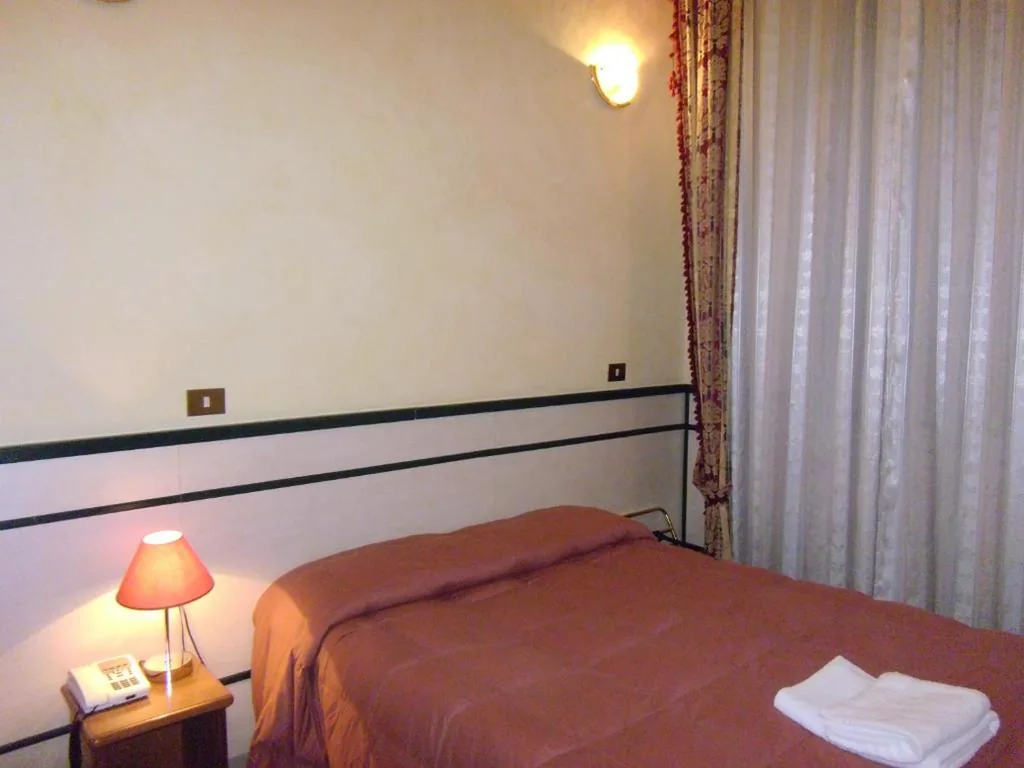 Camera Singola — Cambridge Hotel