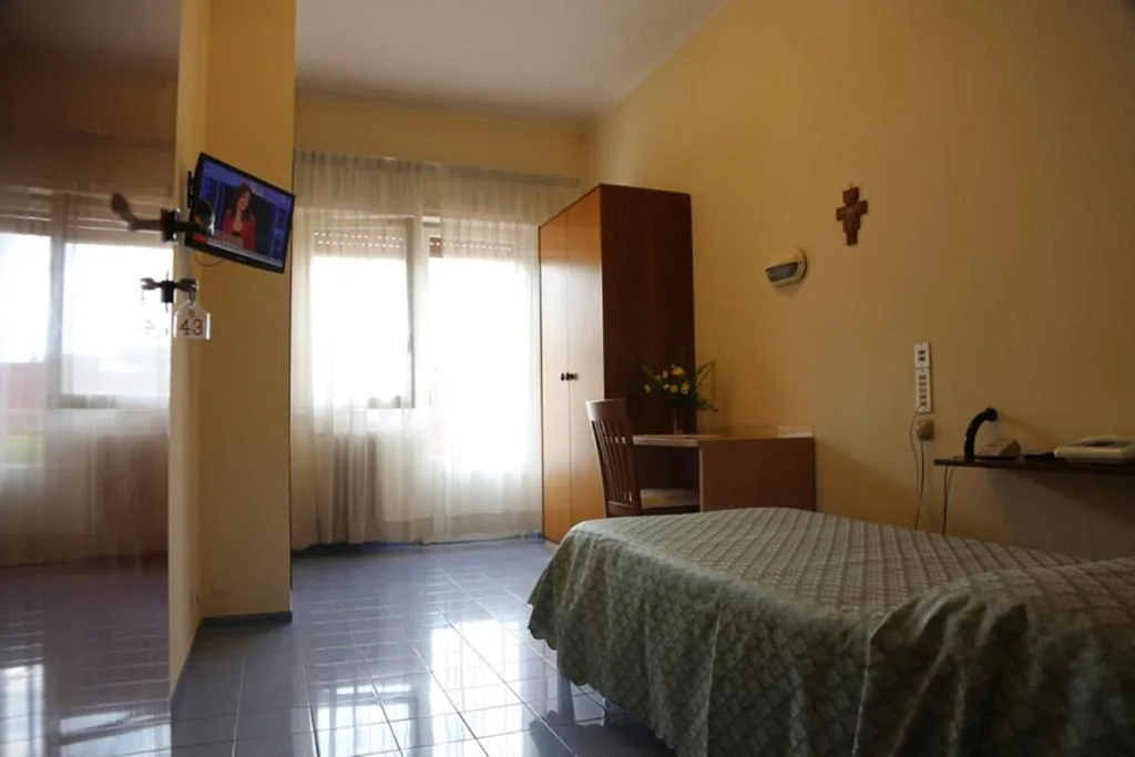 Camera Singola — Casa Piccole Ancelle di Cristo Re