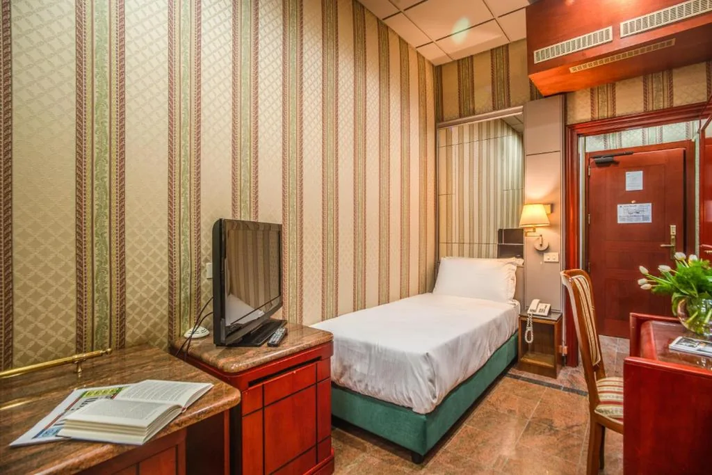 Single Room — Castro Pretorio 64 Easy Rooms