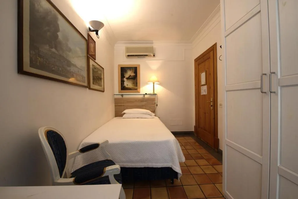 Classic Single Room — Hotel Locanda Cairoli