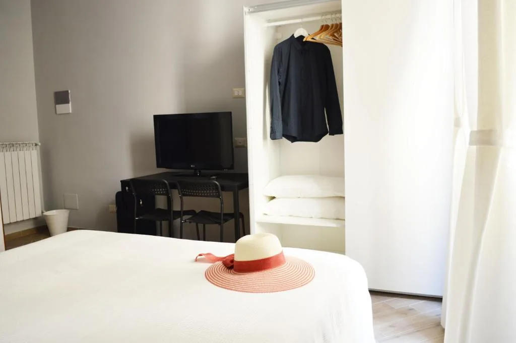 Single Room — Colosshouse guest house