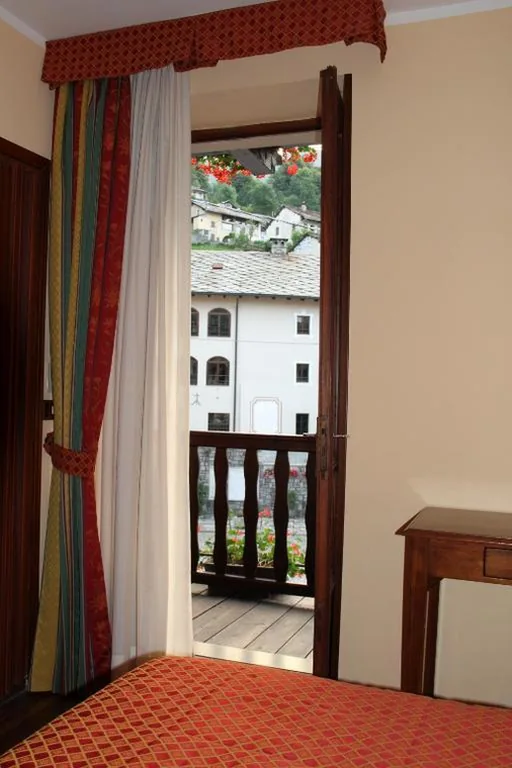 Single Room with Bathroom — Albergo Miniere