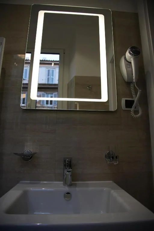 Camera Singola con Bagno — B&B Federica’s House In Rome